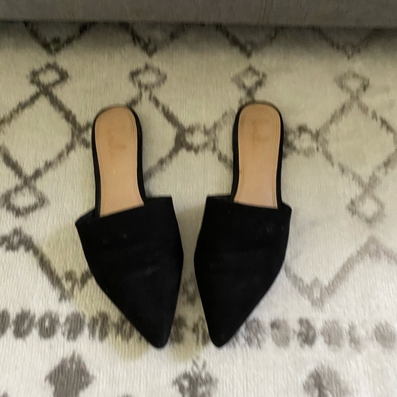 Lulu’s black pointed toe slip on shoes - Picture 3 of 6